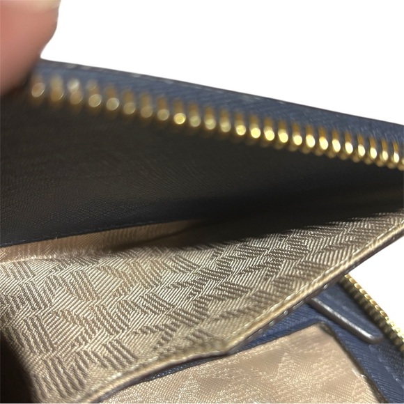 Michael Kors Blue Wallet zip around blue - Picture 6 of 7